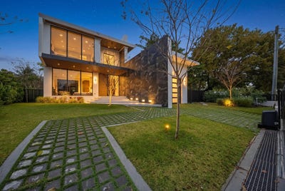 /international/us/930-s-shore-drive-miami-beach-fl-110106504755/