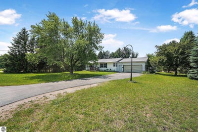 /international/us/1806-sawyer-road-traverse-city-mi-110100321956/