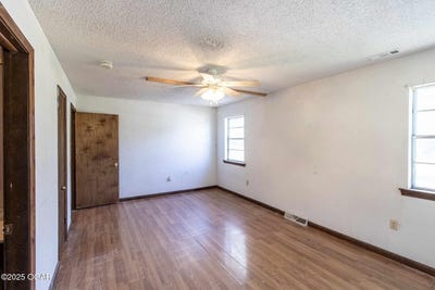 /international/us/1895-industrial-drive-neosho-mo-110101292532/?lang=zh-tw