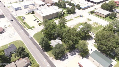 /international/us/202-e-12th-street-lamar-mo-110109135314/