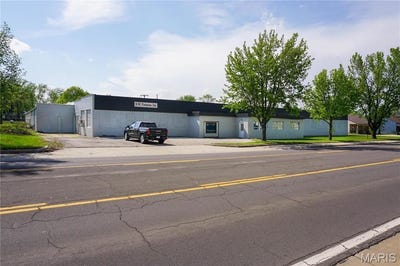 /international/us/714-s-franklin-street-cuba-mo-110099261566/