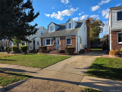 /international/us/220-raff-avenue-mineola-ny-110108844320/