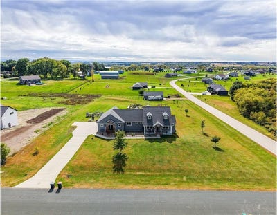 /international/us/5892-cambridge-hill-rd-se-rochester-mn-110106818853/
