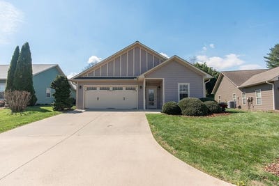 /international/us/23-riverwalk-circle-hayesville-nc-110106693564/
