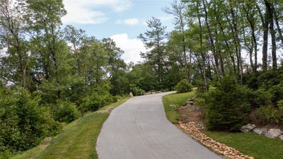 /international/us/bear-mor-ridge-lot-6-highlands-nc-110120624690/