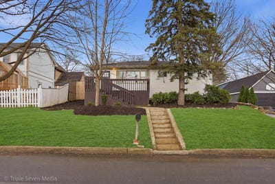 /international/us/104-e-division-street-lemont-il-110107746384/