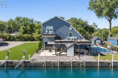 /international/us/4690-e-johnson-avenue-port-clinton-oh-110108636195/