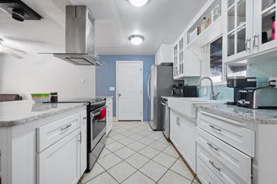 /international/us/286-se-d-street-madras-or-110106033811/