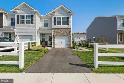 /international/us/11-peregrine-way-burlington-nj-110099997848/