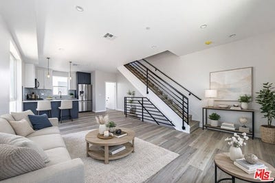 /international/us/6700-balboa-blvd-van-nuys-ca-110106472100/