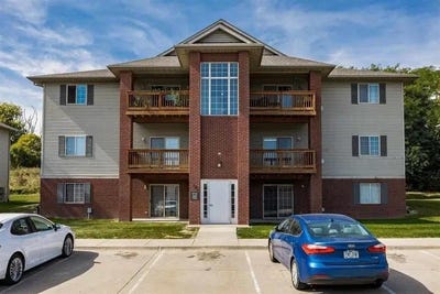 /international/us/2270-holiday-rd-coralville-ia-110100682600/