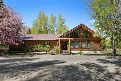 /international/us/225-pine-drive-jackson-wy-110108220487/