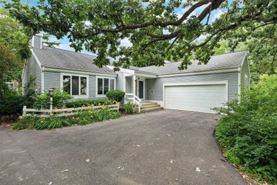 /international/us/66-oak-creek-trail-madison-wi-110119466324/