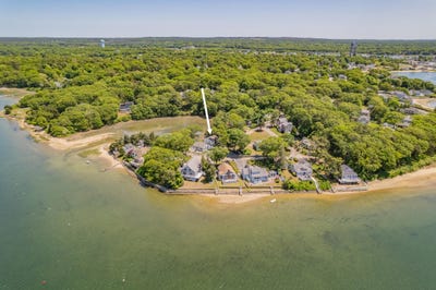 /international/us/22-wallace-point-buzzards-bay-ma-110099988121/