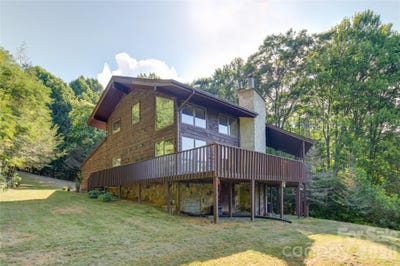 /international/us/300-buck-drive-hot-springs-nc-110119471623/