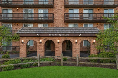 /international/us/8025-woodglen-lane-downers-grove-il-110108538849/
