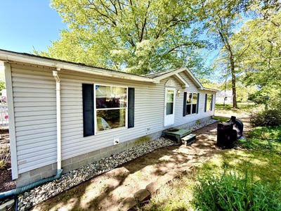 /international/us/811-n-lavinia-street-ludington-mi-110108479501/