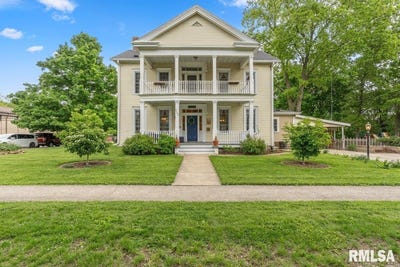 /international/us/305-s-east-street-carlinville-il-110107957578/