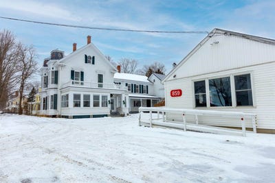 /international/us/861-west-main-street-dover-foxcroft-me-110104265482/