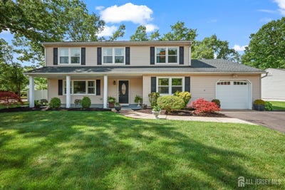 /international/us/12-mcfadden-drive-monroe-nj-110108387057/