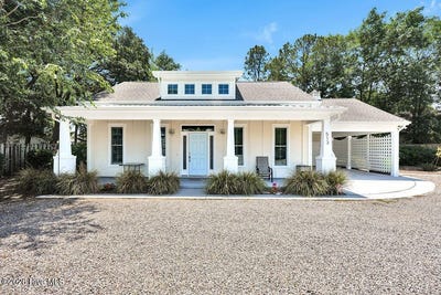 /international/us/513-spencer-farlow-drive-carolina-beach-nc-110108219951/