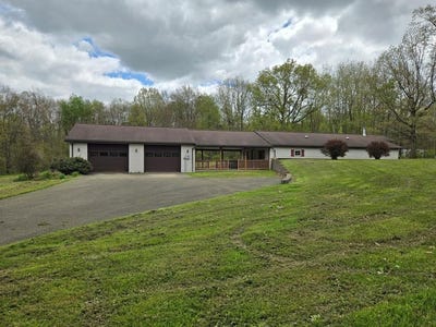 /international/us/2210-election-house-road-cochranton-pa-110096693473/