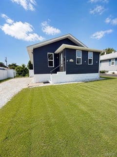 /international/us/229-w-thomas-street-roxana-il-110109081778/