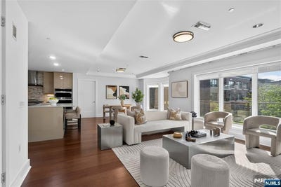 /international/us/100-eton-row-weehawken-nj-110109375933/