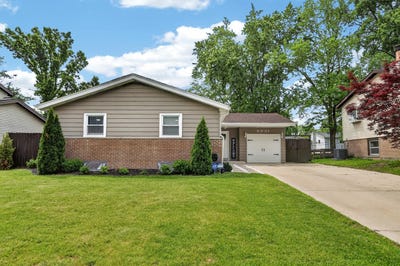 /international/us/8931-sandra-lane-hickory-hills-il-110108576366/