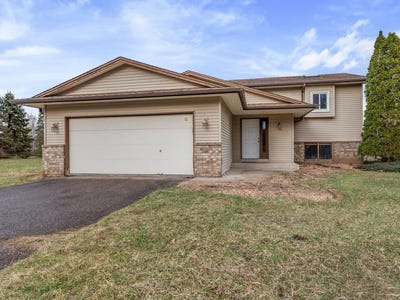 /international/us/15781-azurite-court-nw-ramsey-mn-110107334550/