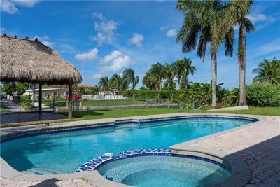 /international/us/8165-nw-182nd-street-hialeah-fl-110106558932/