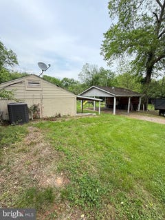 /international/us/7421-lake-drive-manassas-va-110099539270/