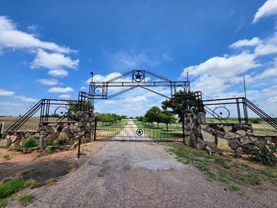 /international/us/731-tinker-road-quanah-tx-110108914483/