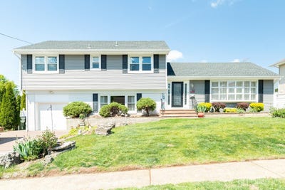 /international/us/67-thomas-place-edison-nj-110107809499/