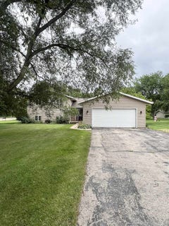 /international/us/106-niehoff-drive-fall-river-wi-110101200082/