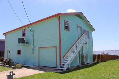 /international/us/323-east-bayshore-palacios-tx-110092527069/