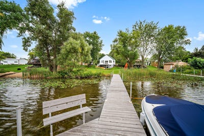 /international/us/1266-e-green-lake-dr-west-bend-wi-110100806233/