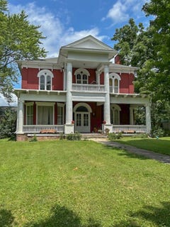 /international/us/720-e-washington-pittsfield-il-110100552826/