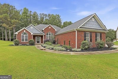 /international/us/50-yates-court-newnan-ga-110108426702/