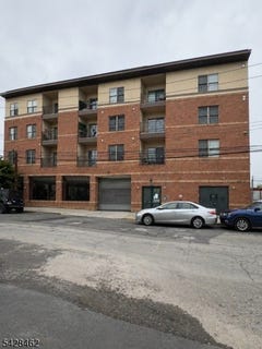 /international/us/15-19-tichenor-ln-newark-city-nj-110107695398/