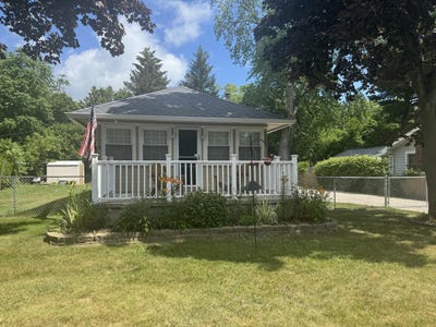 /international/us/7359-maple-road-lexington-mi-110100834235/