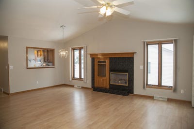 /international/us/1045-saddle-ridge-portage-wi-110120084935/