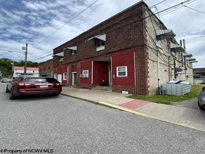 /international/us/39-43-49-depot-street-jane-lew-wv-110108551605/