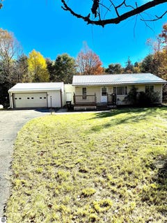 /international/us/4611-s-dickerson-road-lake-city-mi-110120536969/
