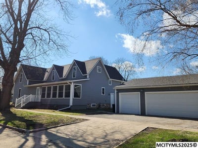 /international/us/400-n-5th-st-clear-lake-ia-110099102513/