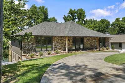 /international/us/21-e-lake-drive-north-little-rock-ar-110103471774/