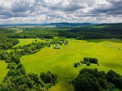 /international/us/33-county-home-road-essex-ny-110108663793/