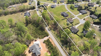 /international/us/1360-old-mill-road-campobello-sc-110107017367/