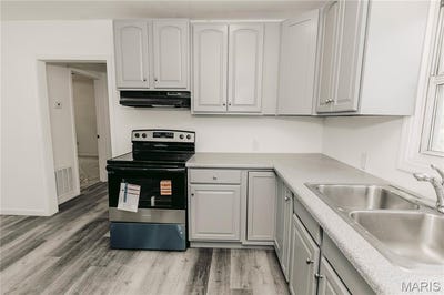 /international/us/308-w-5th-street-dixon-mo-110108076070/