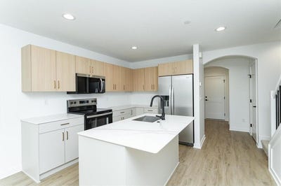 /international/us/1081-century-village-lane-ne-rochester-mn-110103122717/